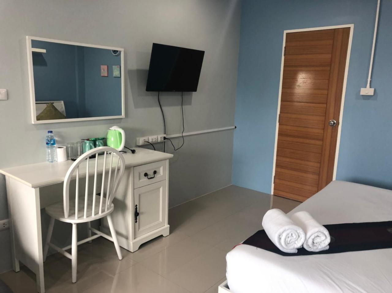 Hotel Khao Oat Airport Nai Yang Beach Exterior foto